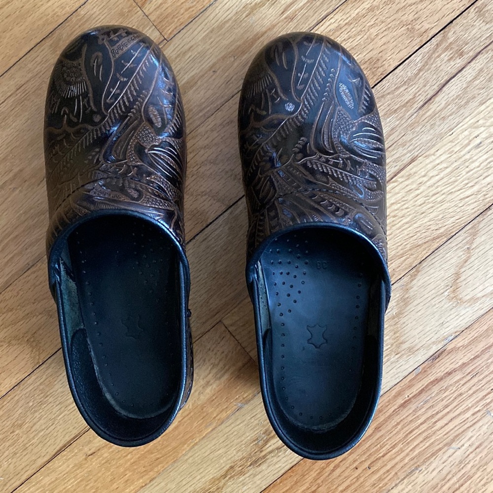 Women’s Dansko shoes size 38, never worn